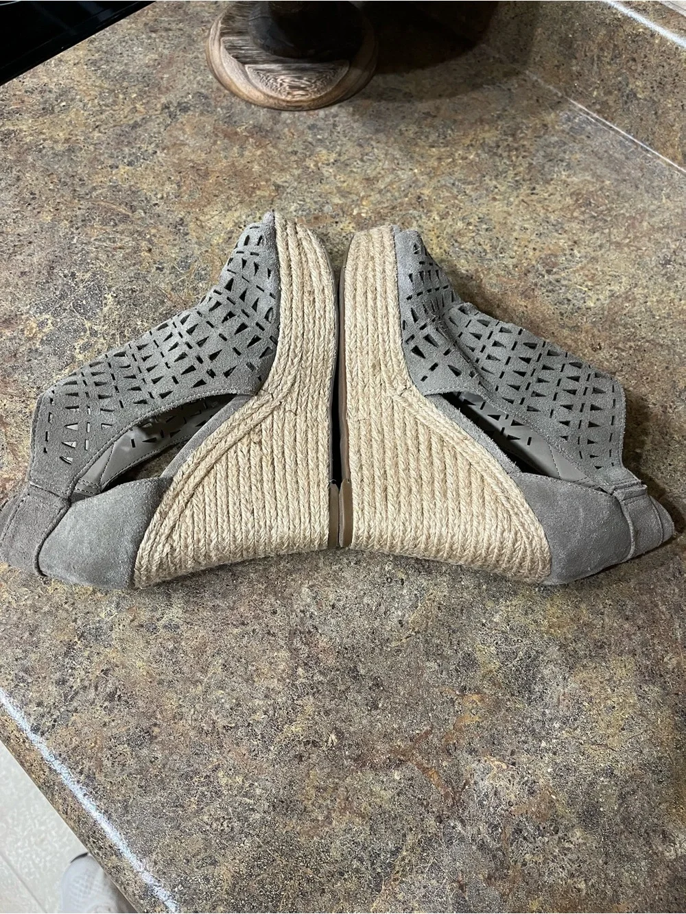 Marc Fisher Helina Suede Espadrille Wedge 6.5M Taupe Gray Laser Cut Boho